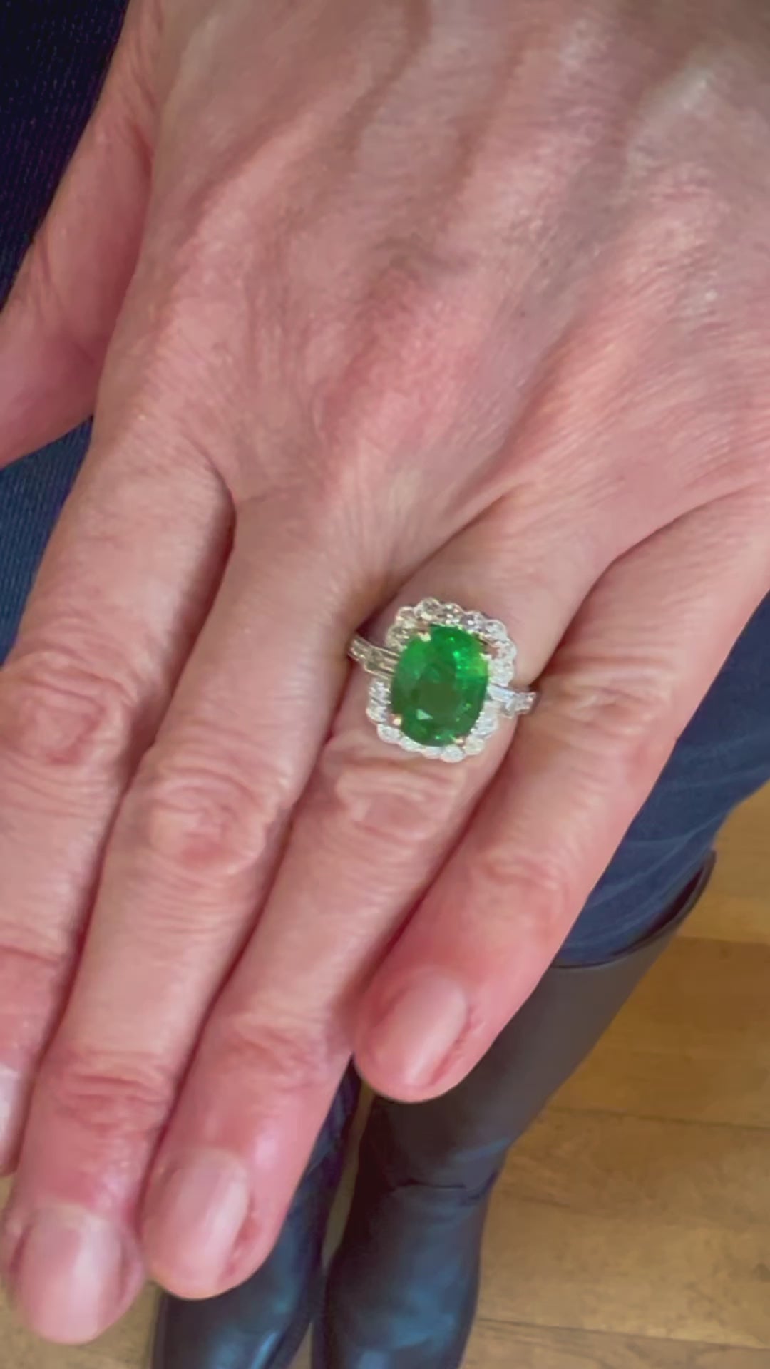 Bague Pompadour Grenat Tsavorite 4.54 Carats Diamant Or Gris 18 Carats